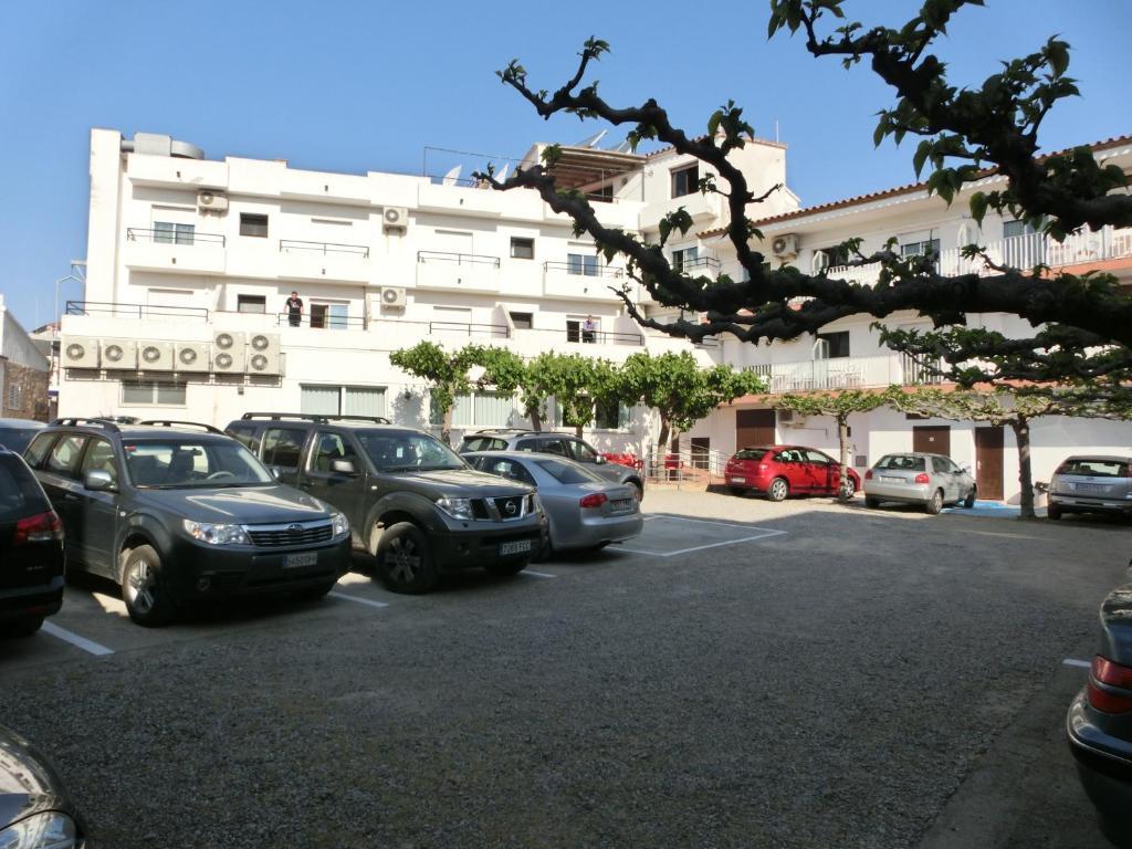 Hotel Can Catala L'Escala Exterior photo
